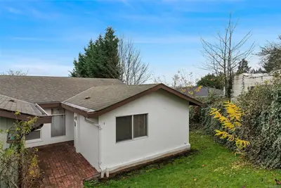 6172 Alington Rd # 1, Duncan BC V9L 2E9