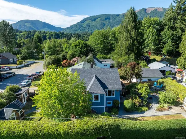 37 Cowichan Ave W, Lake Cowichan BC V0R 2G0