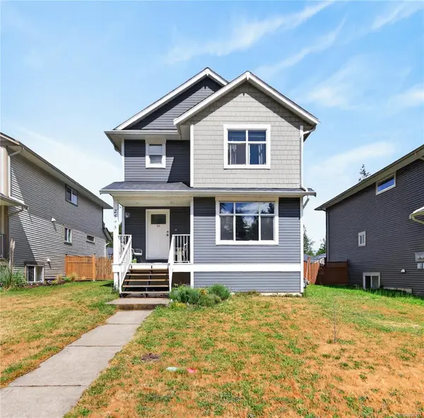 2593 Swanson St, Courtenay BC V9N 0C3 - 5 bed, 4 bath in Courtenay