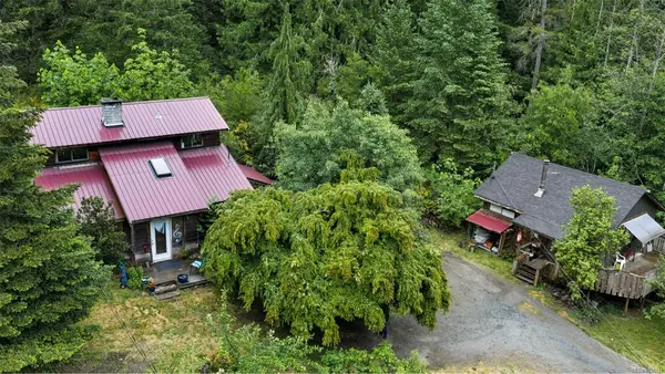 1865 Oldham Rd, Shawnigan Lake BC V8H 0B4 - 4 bed, 3 bath in Shawnigan Lake