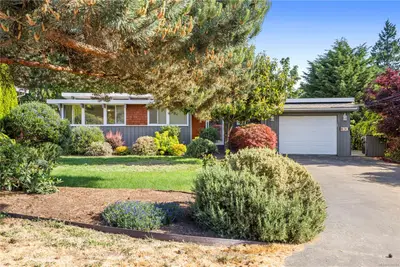 830 Beach Dr, Nanaimo BC V9S 2Y3