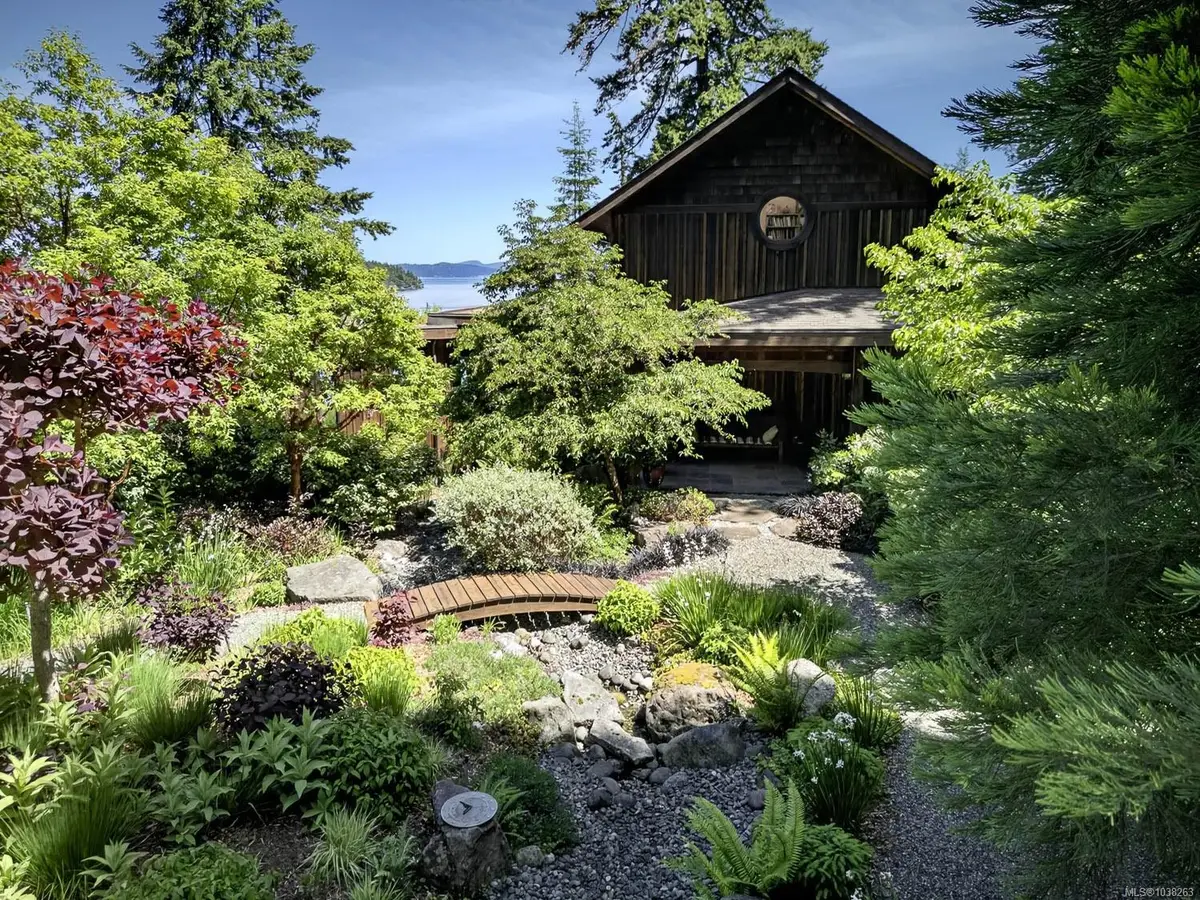 405 Roland Rd, Salt Spring BC V8K 1V1