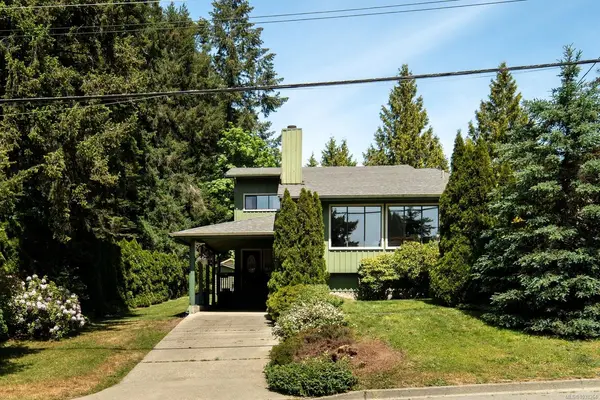764 Mann Ave, Saanich BC V8Z 3C2