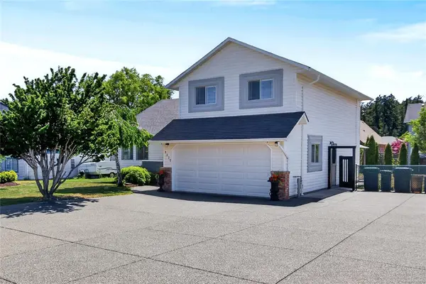 1377 Ocean View Ave, Comox BC V9M 3R2 - 3 bed, 3 bath property for sale in Comox