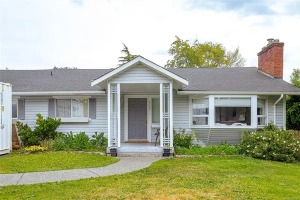 4127 Birtles Ave, Saanich BC V8Z 3Z3 - 3 bed, 2 bath property for sale in Saanich