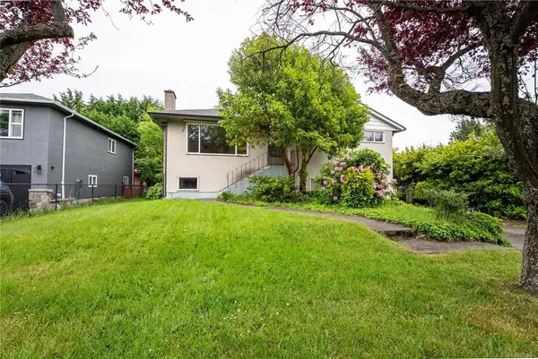 3205 Aldridge St, Saanich BC V8P 4L7 - 3 bed, 2 bath property for sale in Saanich