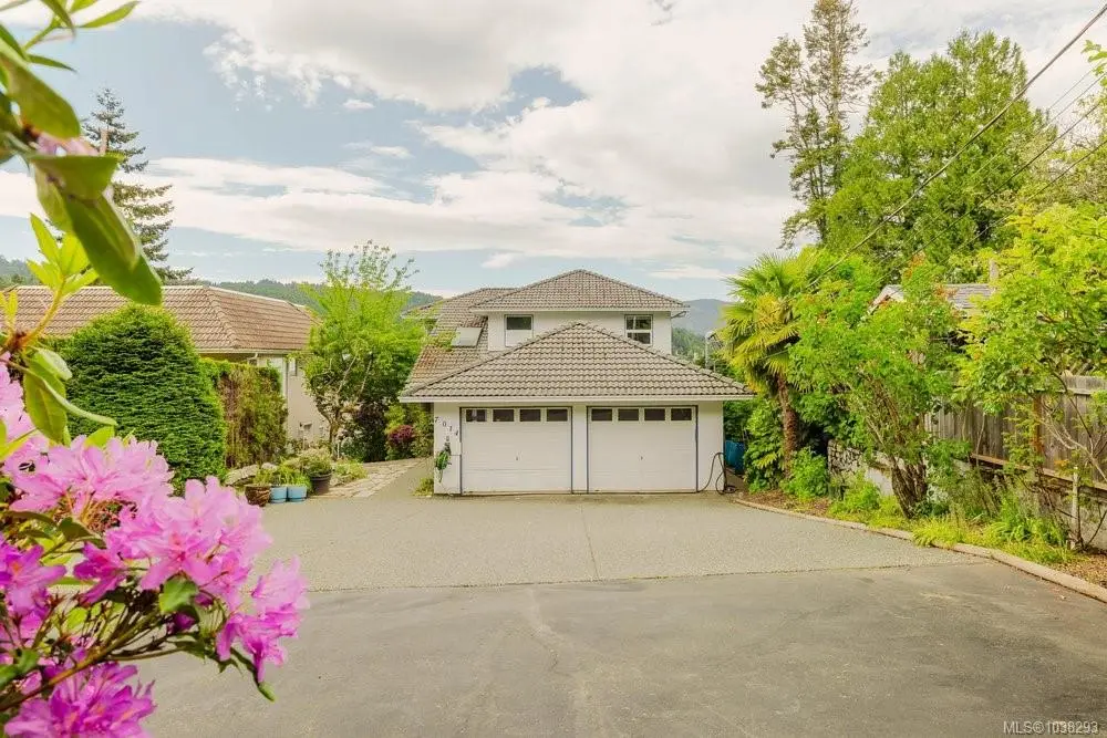 7014 Brentwood Dr, Central Saanich BC V8M 1B4