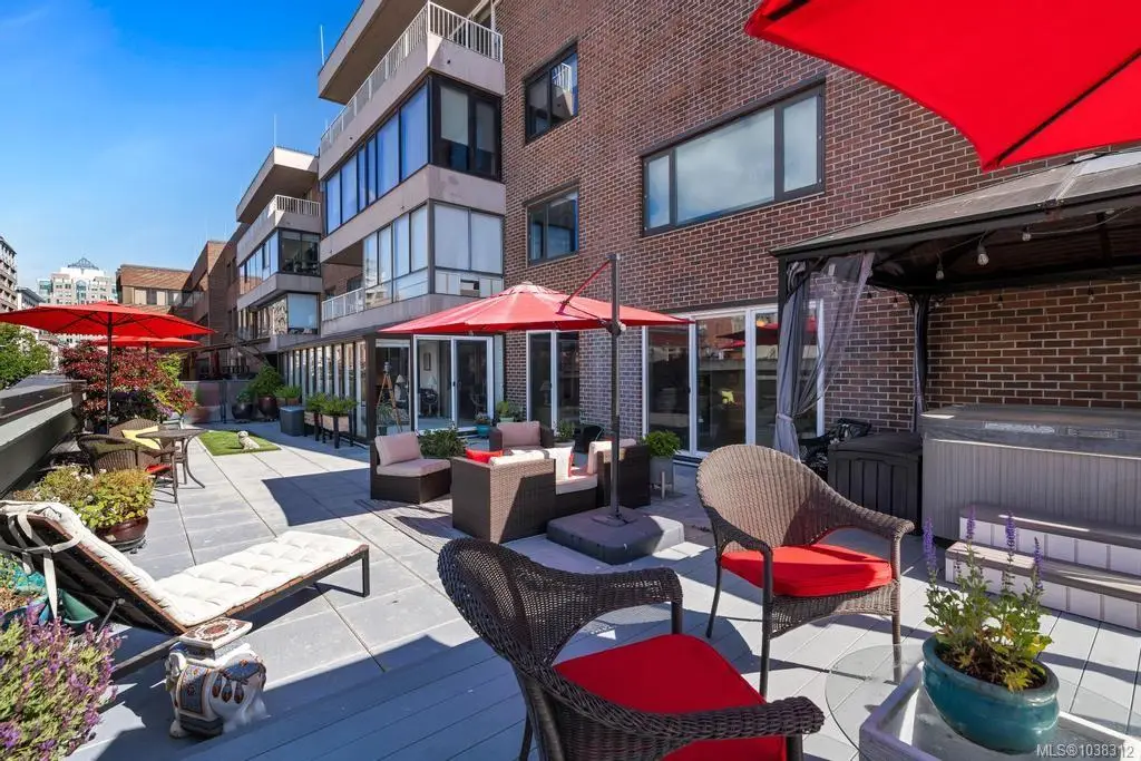 525 Broughton St #306, Victoria BC V8W 3E2