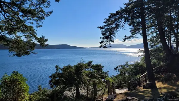 4218 Armadale Rd, Pender Island BC V0N 2M1