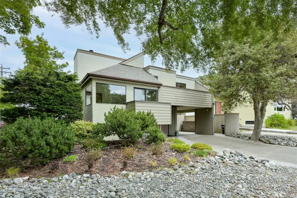 558 Dallas Rd, Victoria BC V8V 1B4