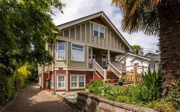 118 Robertson St #3, Victoria BC V8S 3X1 - 2 bed, 2 bath property for sale in Victoria