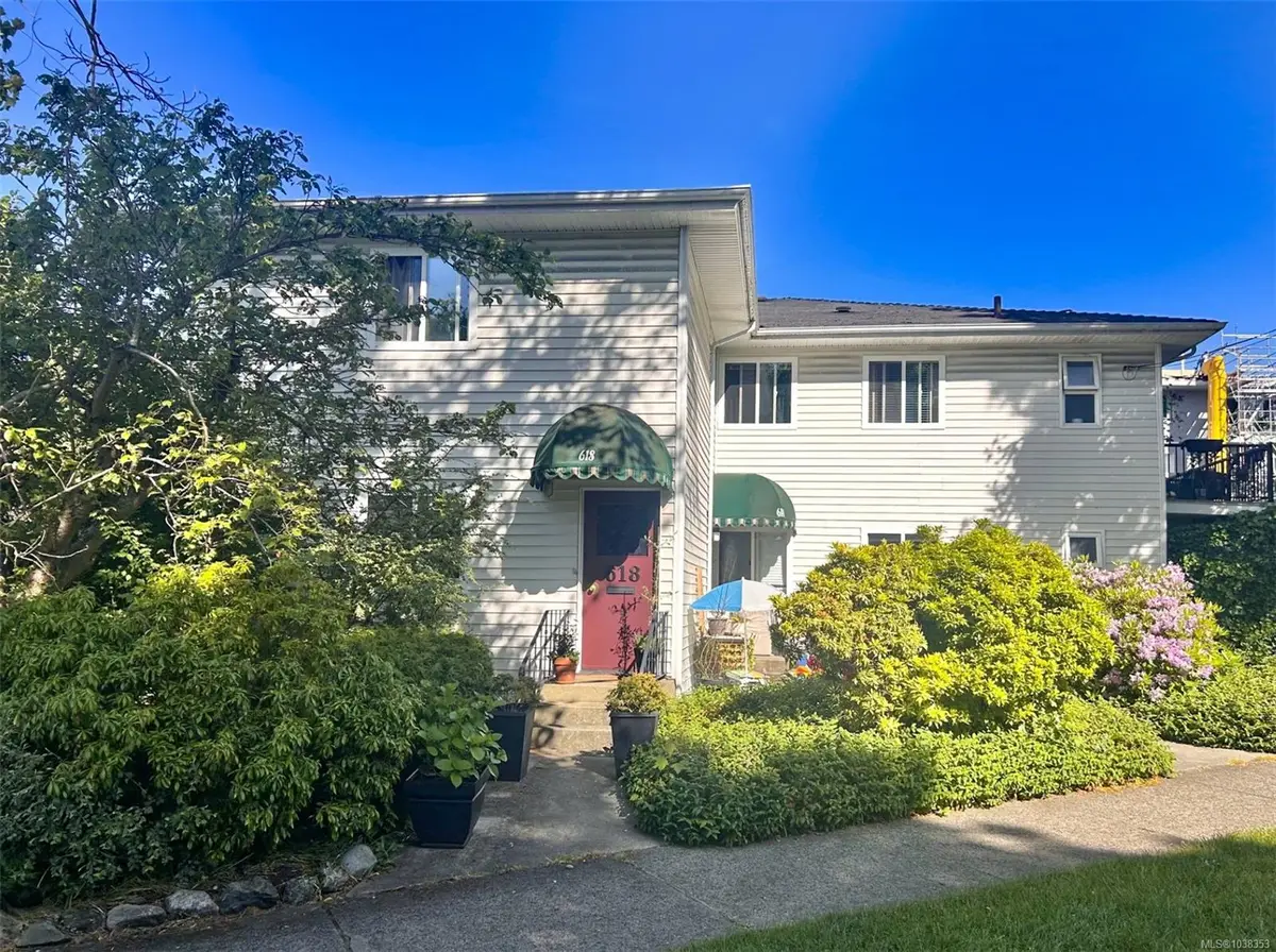 966 Fairfield Rd, Victoria BC V8V 3A4