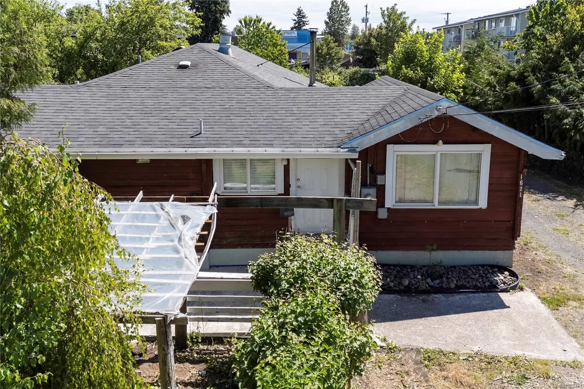 1621 Redwood St, Campbell River BC V9W 3K7