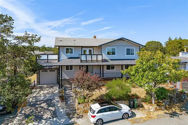 1408 Tovido Lane, Victoria BC V8T 2S9 - 6 bed, 5.0 bath in Victoria