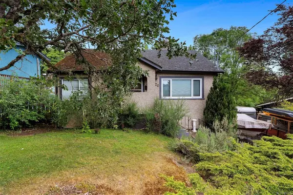 920 Jasmine Ave, Saanich BC V8Z 2P2 - 5 bed, 3 bath in Saanich