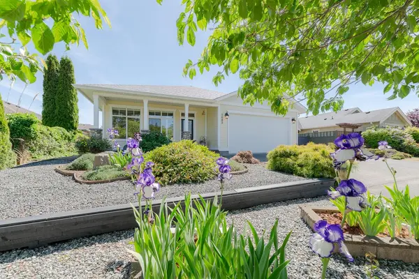 1085 Tara Cres, Parksville BC V9P 2W5 - 3 bed, 3 bath in Parksville