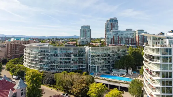 68 Songhees Rd #109, Victoria BC V9A 0A3