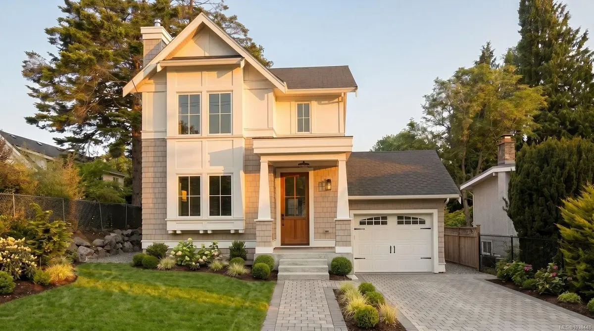 2456 Plumer St, Oak Bay BC V8S 2T8