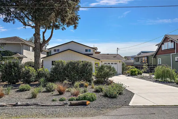 2485 Orchard Ave, Sidney BC V8L 1V4 - 3 bed, 3 bath property for sale in Sidney