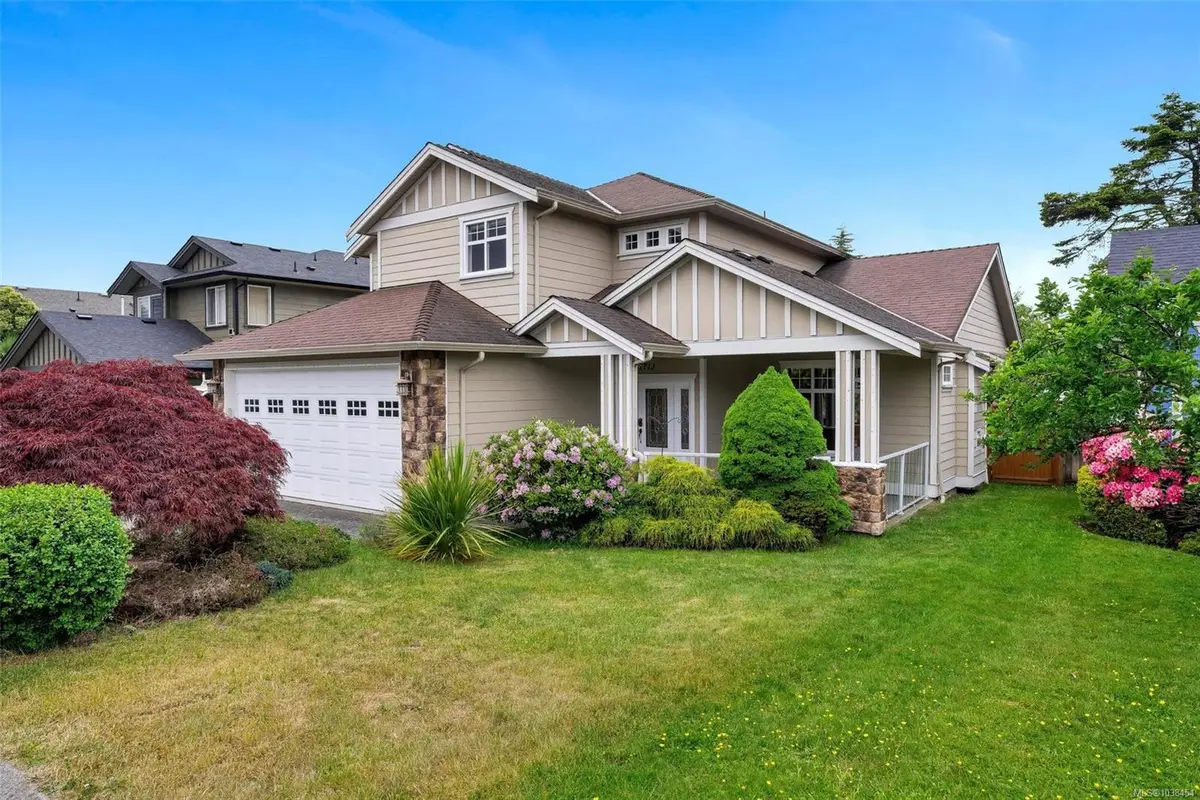 1713 Mamich Cir, Saanich BC V8N 6M9