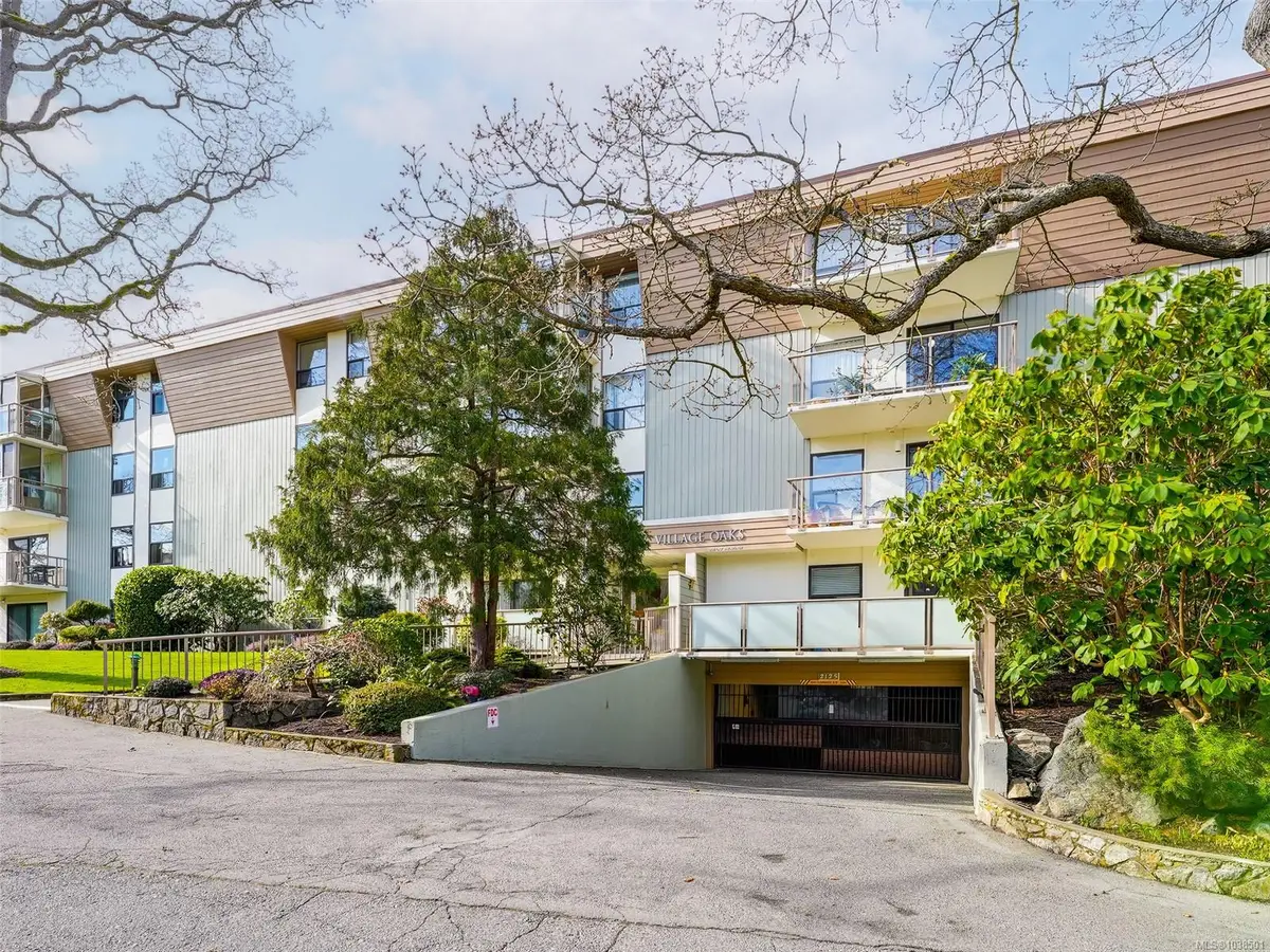 303-2125 Oak Bay Ave, Oak Bay BC V8R 1G1