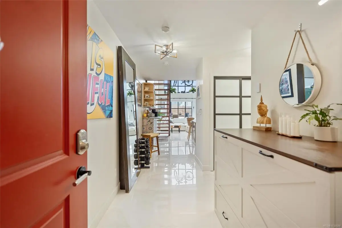 648 Herald St #305, Victoria BC V8W 1S7