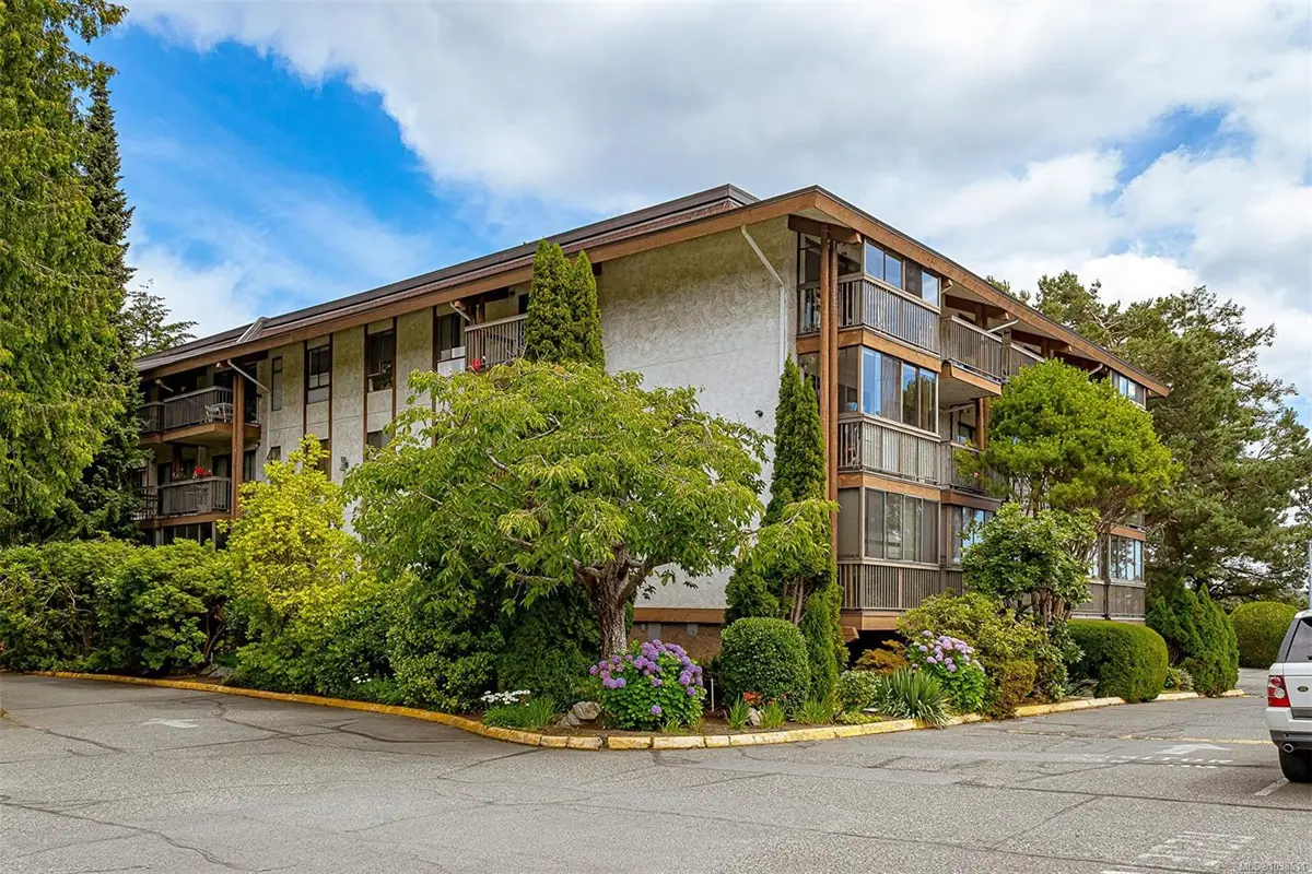 1009 McKenzie Ave #310, Saanich BC V9B 4B1
