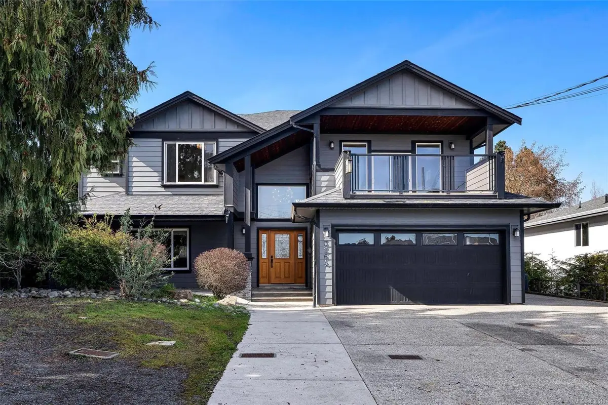 3264 Irma St, Saanich BC V8Z 3R8