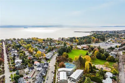 105-1720 Fairfield Rd, Victoria BC V8S 1G3