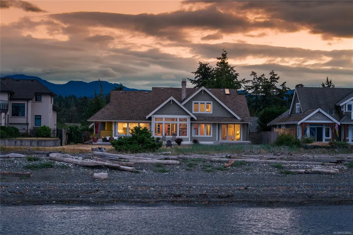 959 McFeely Dr, Qualicum Beach BC V9K 2B7