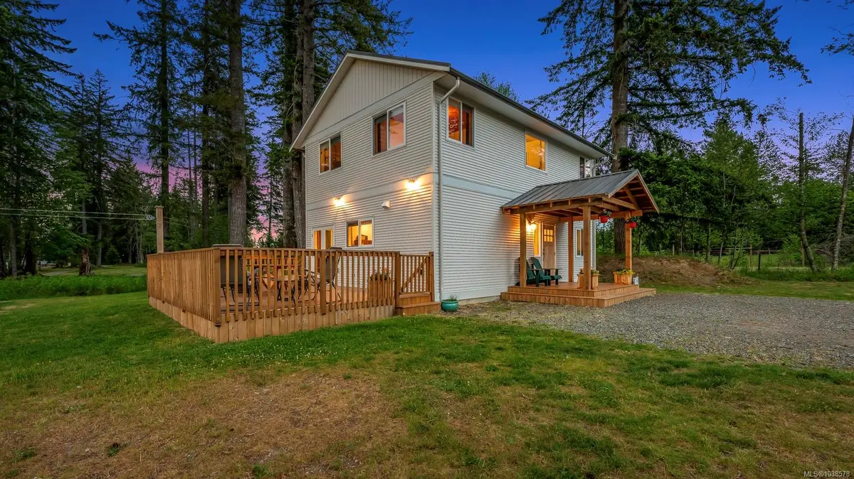 2056 Spike Rd, Courtenay BC V9J 1N5