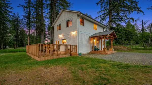 2056 Spike Rd, Courtenay BC V9J 1N5 - 5 bed, 2 bath property for sale in Courtenay