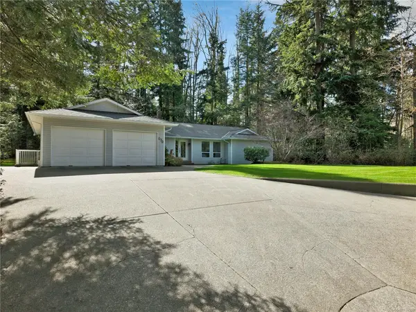 670 Homewood Rd, Campbell River BC V9W 3N5 - 4 bed, 3 bath in Campbell River