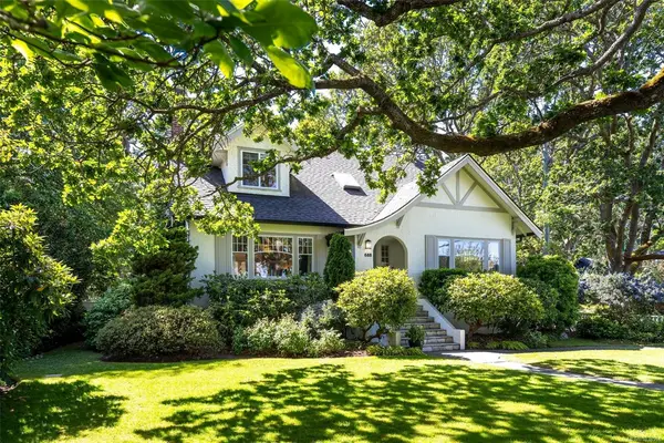 688 Falkland Rd, Oak Bay BC V8S 4L5 - 5 bed, 4 bath property for sale in Oak Bay