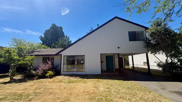 1871 Fairburn Dr, Saanich BC V8N 5B4 - 6 bed, 4 bath property for sale in Saanich