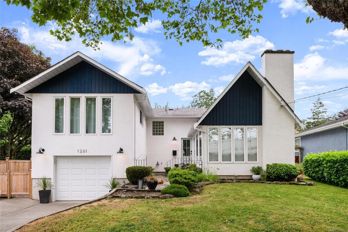 1231 Highrock Ave, Esquimalt BC V9A 4V8
