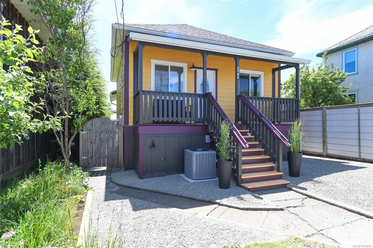 2753 Maryport Ave, Cumberland BC V0R 1S0