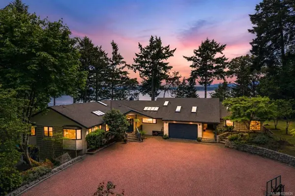 2070 Cooper Rd, Gabriola Island BC V0R 1X7 - 5 bed, 5 bath in Gabriola Island