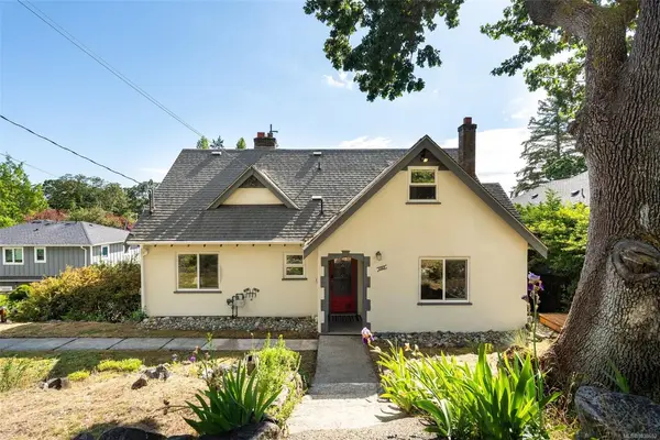 1161 Clovelly Terr, Saanich BC V8P 1V7