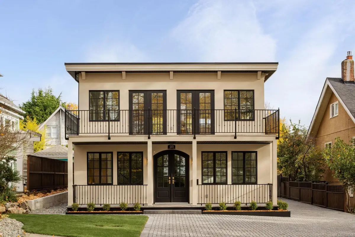135 Passmore St, Victoria BC V8S 3V6
