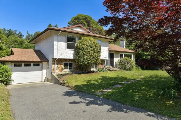 6773 WENDONNA Pl, Central Saanich BC V8M 1A5