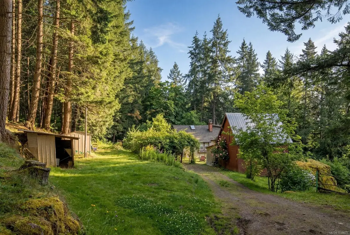 1183 Hillgrove Rd, North Saanich BC V8L 5R8