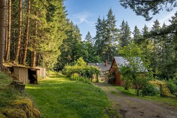 1183 Hillgrove Rd, North Saanich BC V8L 5R8