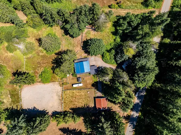 2468 Endall Rd, Black Creek BC V0R 1C0 - 3 bed, 2 bath property for sale in Black Creek