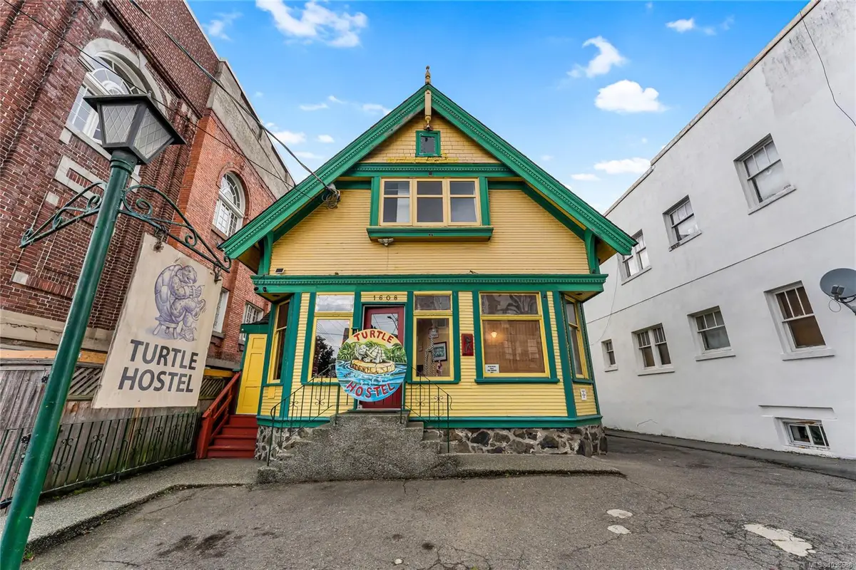1608 Quadra St, Victoria BC V8W 2L4