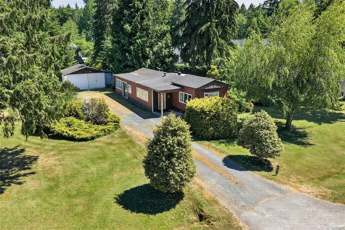 695 Barclay Cres N, Parksville BC V9P 1X9