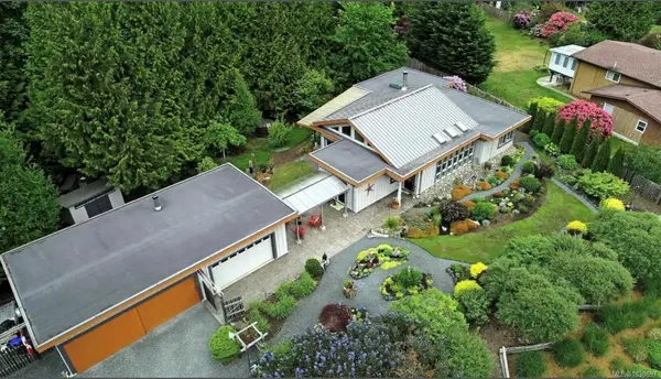 3881 Charlton Dr, Qualicum Beach BC V9K 1Z3 - 3 bed, 3 bath in Qualicum Beach