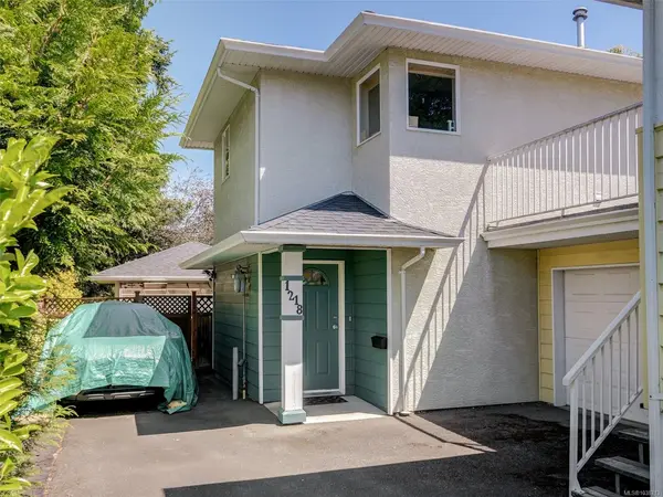 1218 Pembroke St, Victoria BC V8T 1J8 - 3 bed, 3 bath property for sale in Victoria