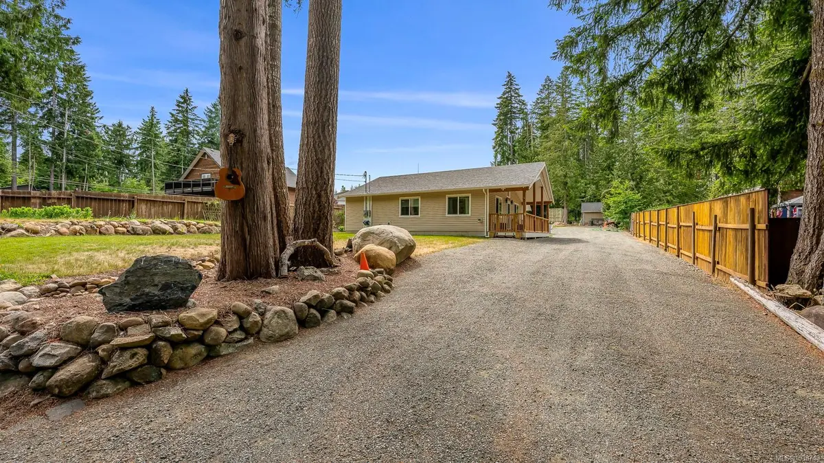 3307 KENTWOOD Rd, Courtenay BC V9N 9R2