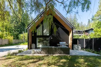 146 Menhinick Dr, Salt Spring BC V8K 1W7